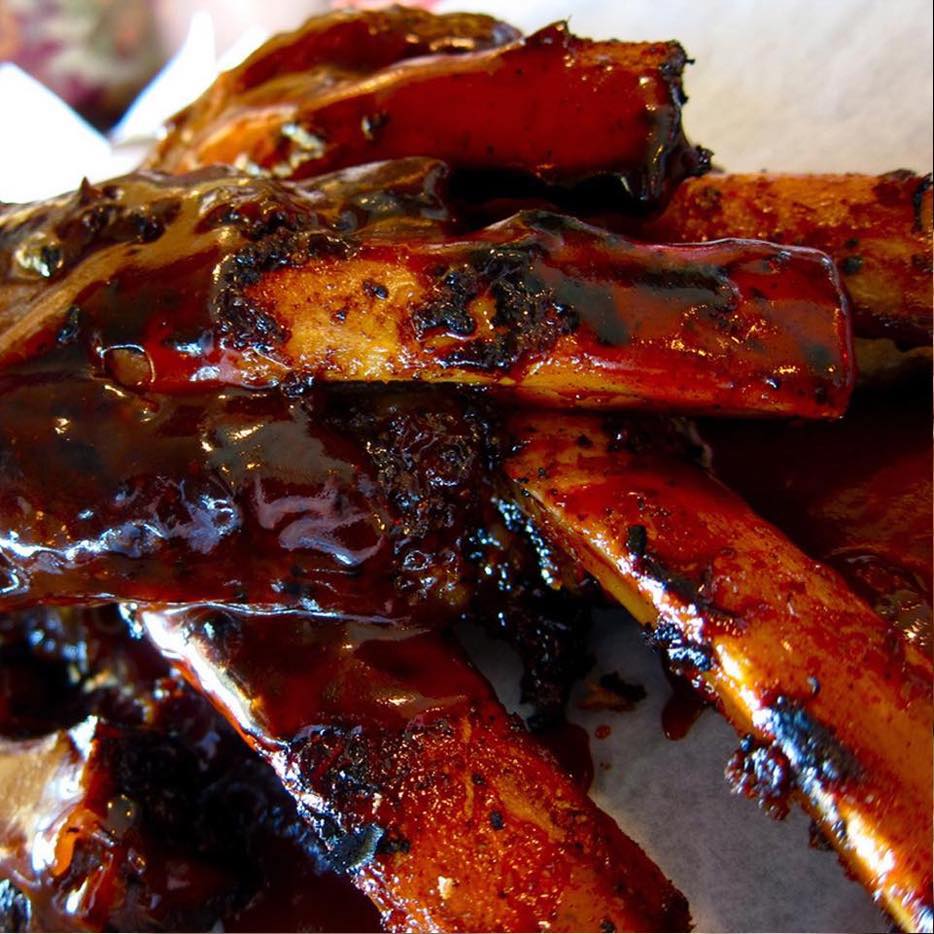 slow-smoked ribs at smokehouse brewing company