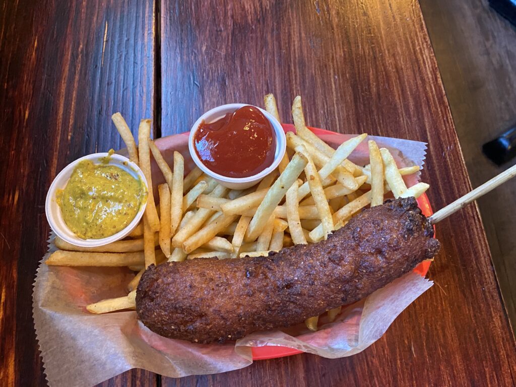 douille dog eight and sand in fry basket