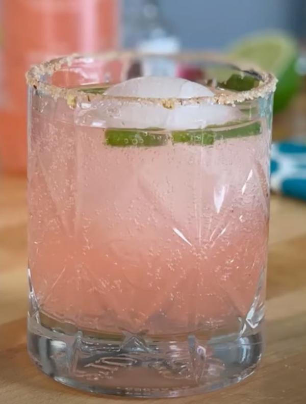 Low-carb Spicy Sparkling Grapefruit Paloma Recipe